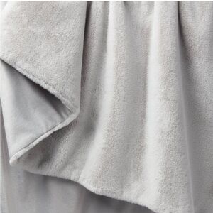 THRESHOLD NEW faux rabbit fur reversible throw blanket -light gray